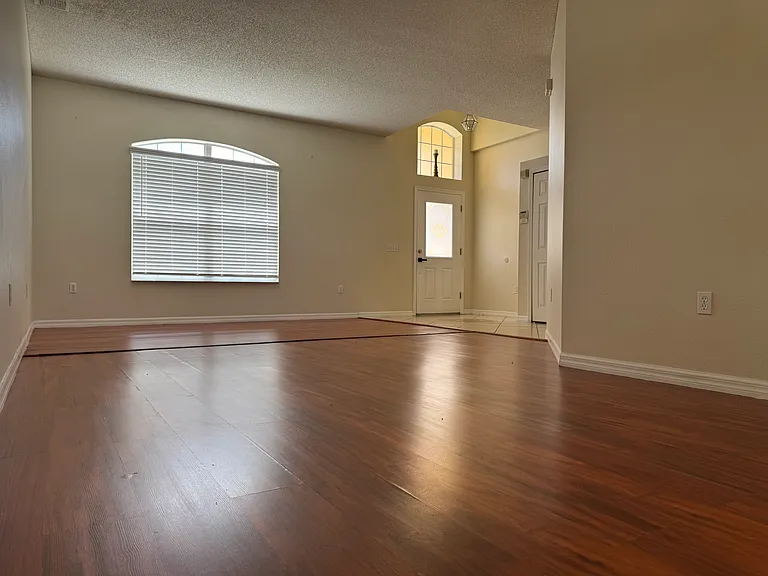 510 Bromley Ct — Photo 12