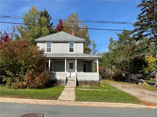 560 Queen St, Bathurst, NB E2A 2J7