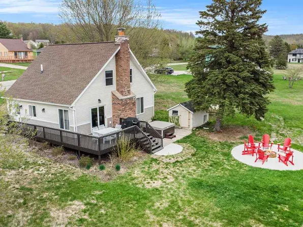 3190 Spring Dr, Boyne Falls, MI 49713