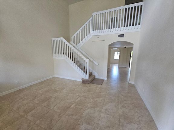 3rd image of 6185 Laurel Ln