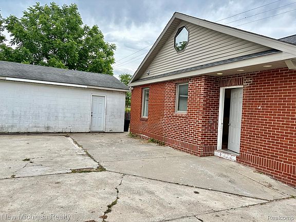 5th image of 4469 S Saginaw St