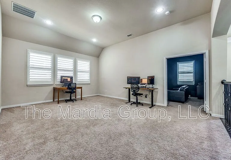 7340 Beranger Dr — Photo 20