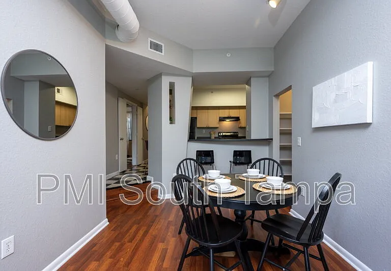 2421 W Horatio St #838 — Photo 7