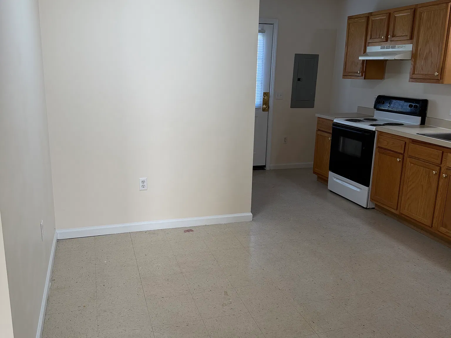 2 bed, 1050 sqft, $975 — Photo 3