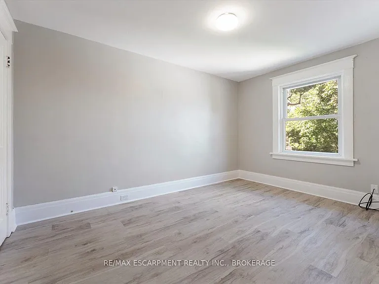 3 Carleton St S #MAIN — Photo 18