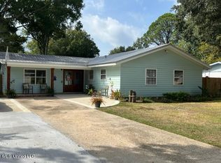2502 Redwood Ave, Pascagoula, MS 39567