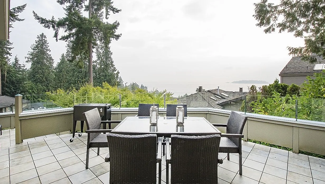 4 bed, 3650 sqft, $8,990 — Photo 2