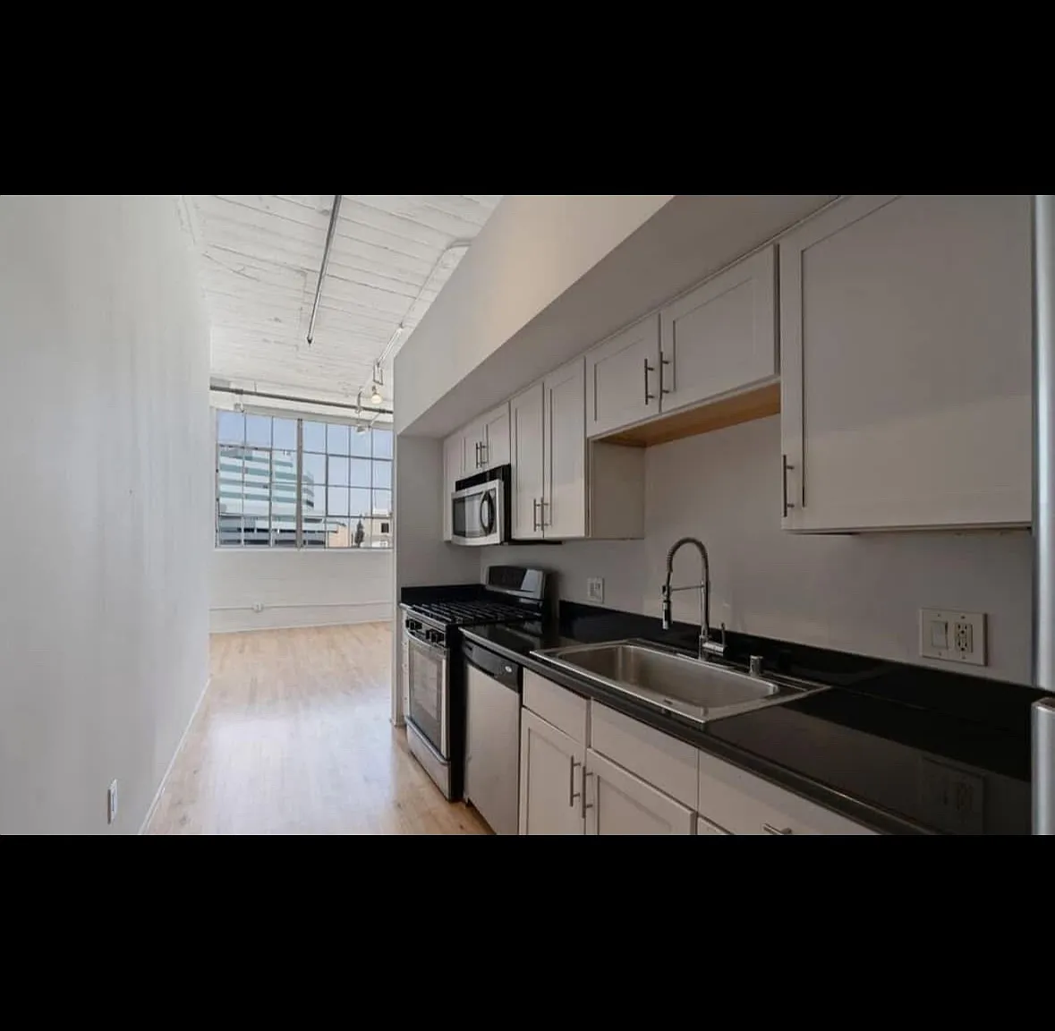 1 bed, 750 sqft, $1,850 — Photo 2