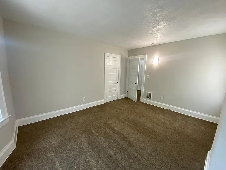 10721 Columbia Ave — Photo 13
