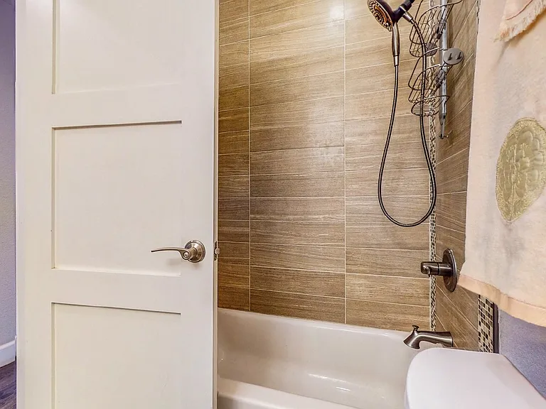 6543 Peachtree Ln — Photo 25