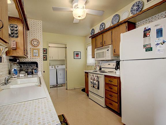2nd image of 10711 W Tropicana Cir