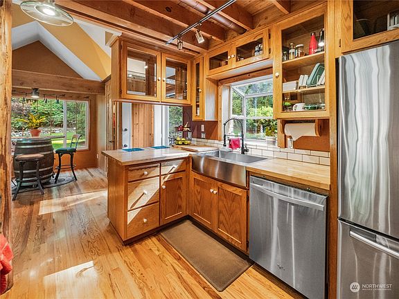 4th image of 12814 304th Avenue E