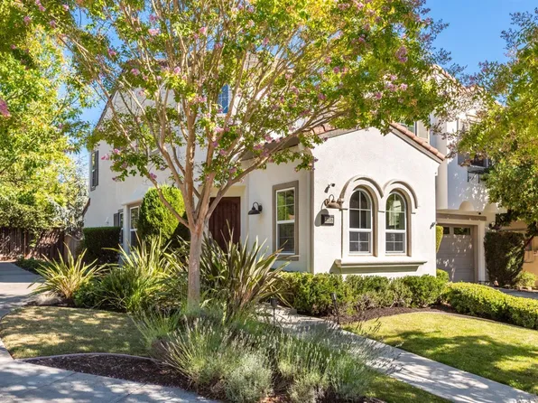2208 Hibiscus Drive, Santa Rosa, CA 95404