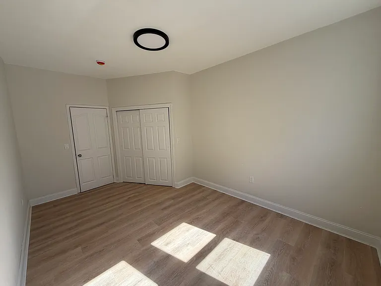 17 Conover Ave #1L — Photo 3