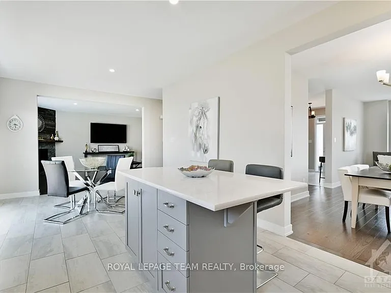 54 Reynard Cres — Photo 8