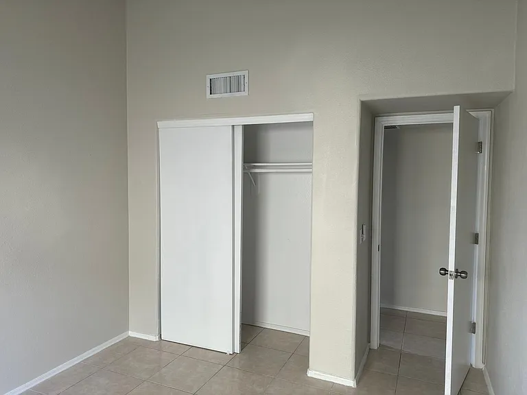 9033 W Windsor Ave — Photo 11