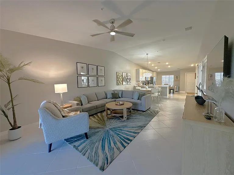 14221 Heritage Landing Blvd #2021 — Photo 8