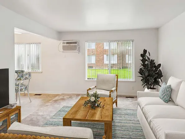 Kelly Square, 32870 Kelly Rd #1B-1Ba-800Sqft, Roseville, MI 48066