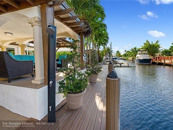 3rd image of 2525 Okeechobee Ln