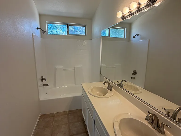 8319 Hemlock Ct — Photo 16
