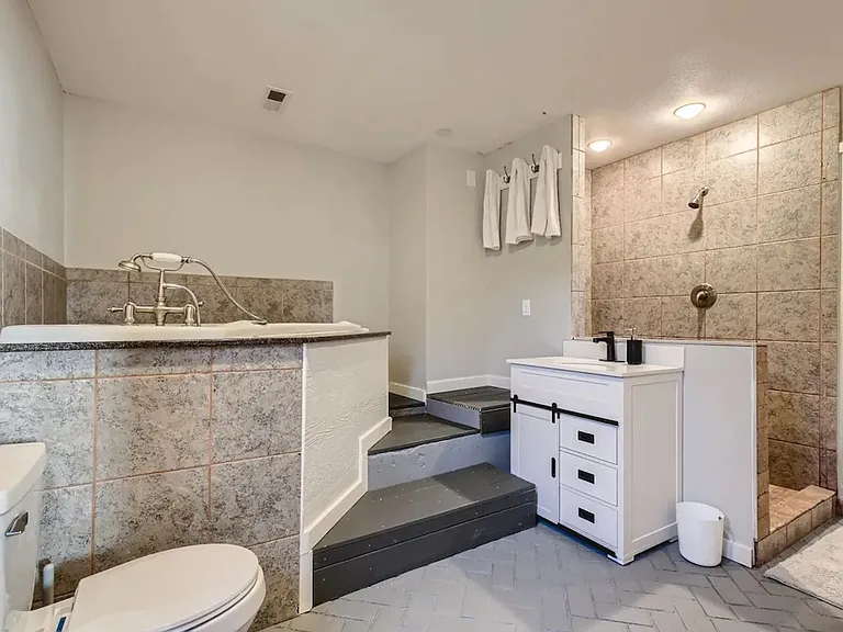 2359 W Moffat Pl #B — Photo 5