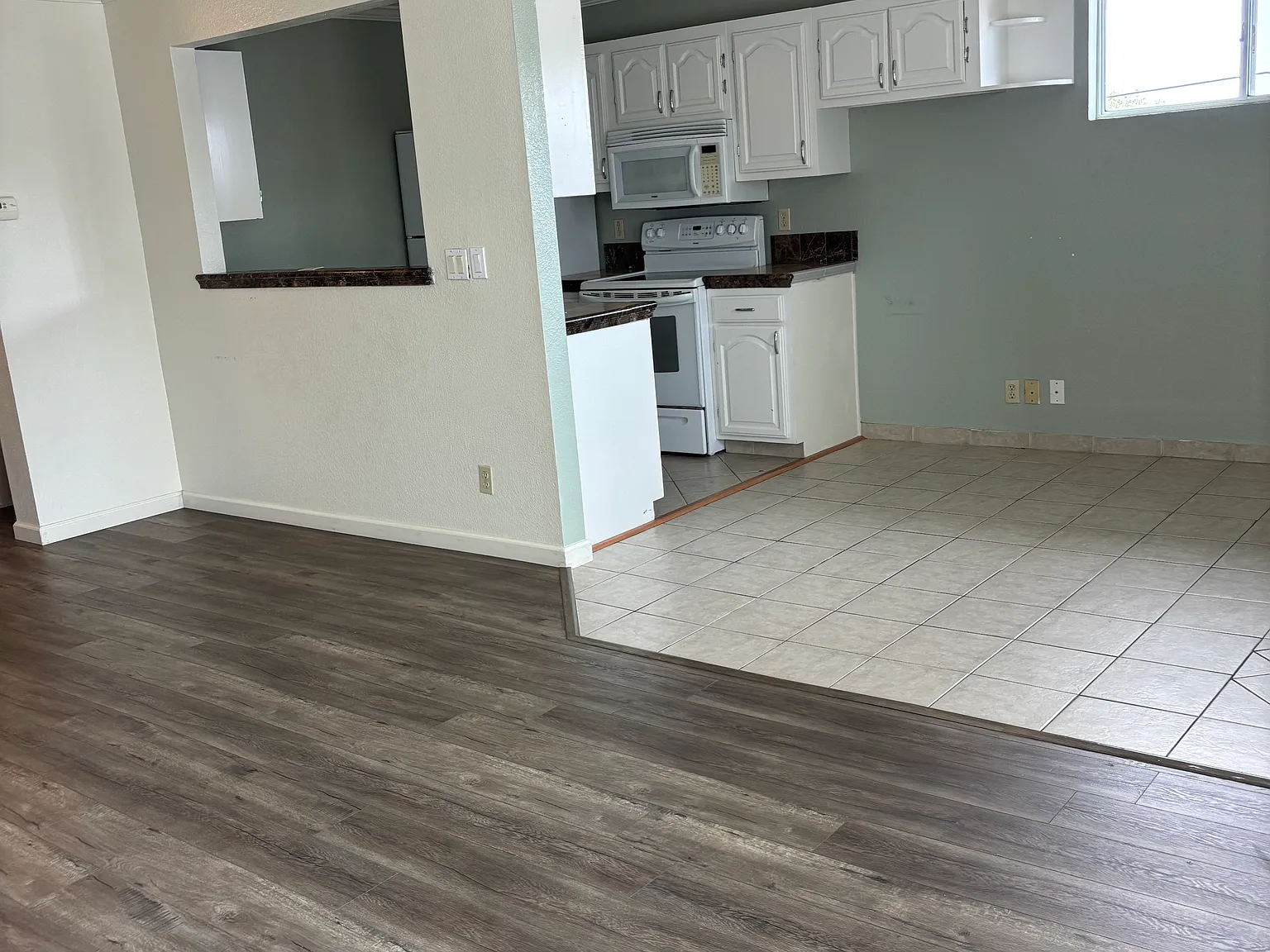 2 bed, 1000 sqft, $1,900 — Photo 4