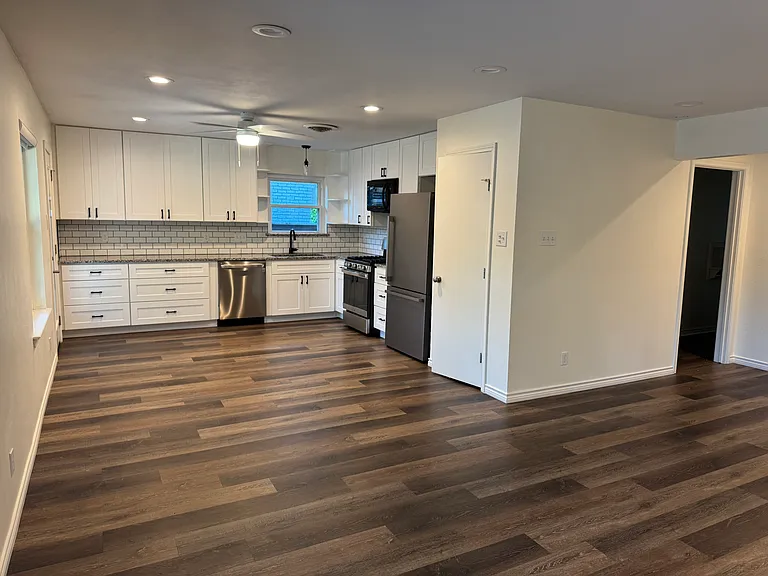 9005 Clearwater Dr — Photo 6