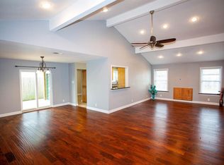 106 Dahlia St, Lake Jackson, TX 77566