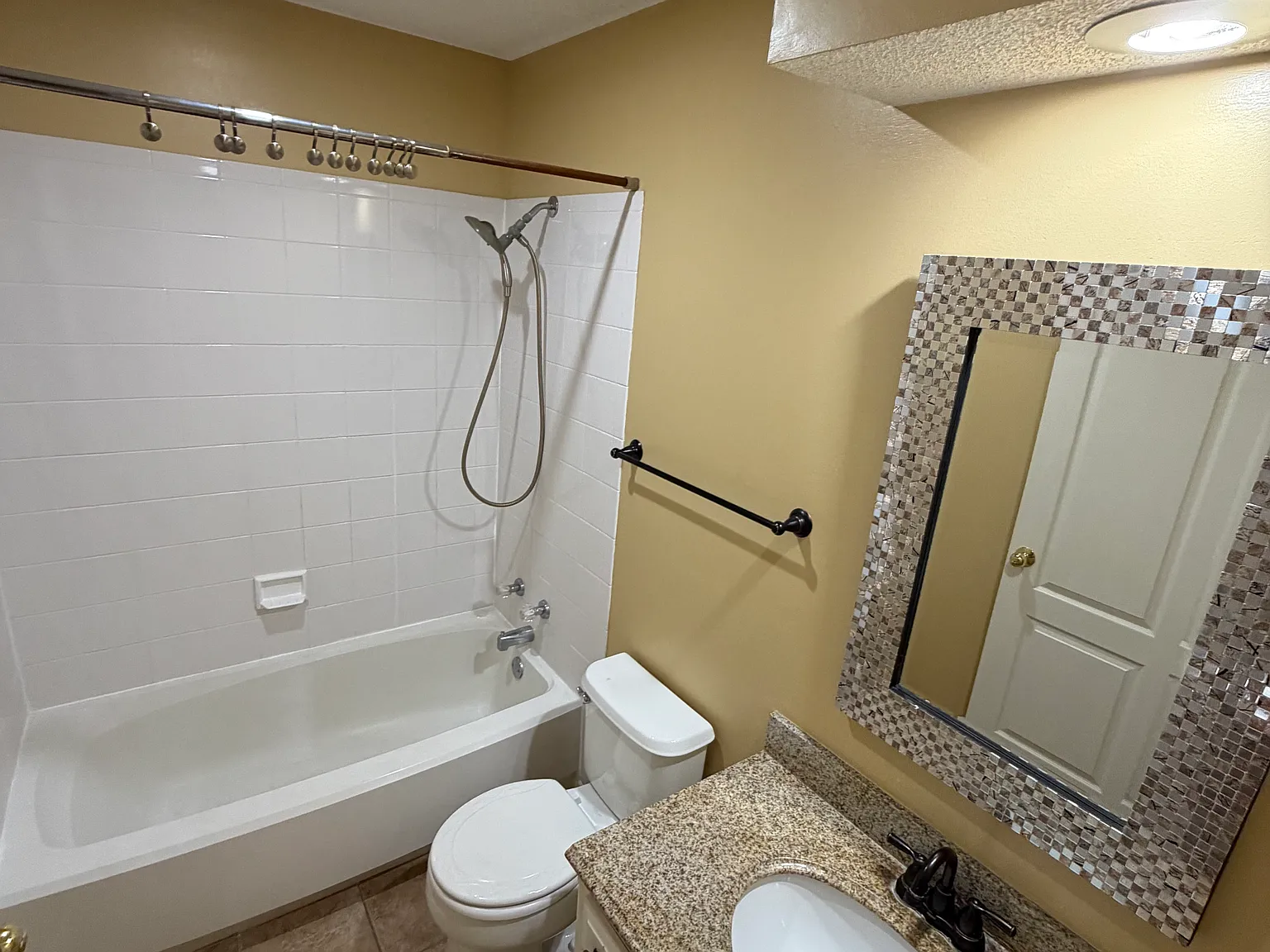 3 bed, 3.5 bath, 2890 sqft, $3,050 — Photo 4