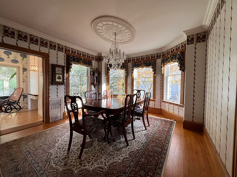 12 Brook St — Photo 3