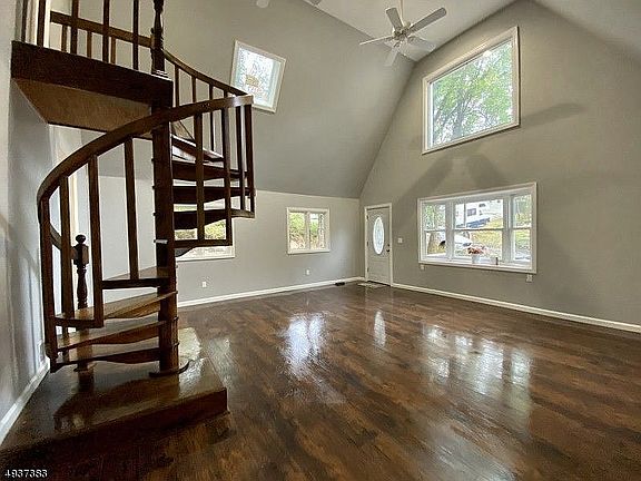 4th image of 103 Dartmouth Trl