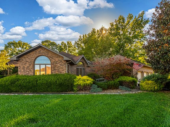 2nd image of 600 Deer Lake Dr W