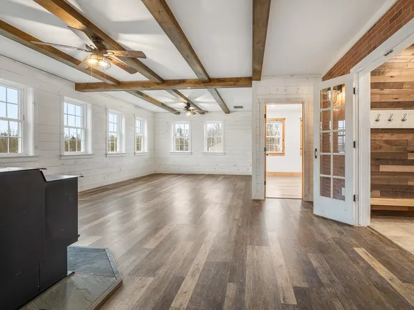 1900 Harwood Hill, Bennington, VT 05201