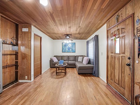 5th image of 222 W E St