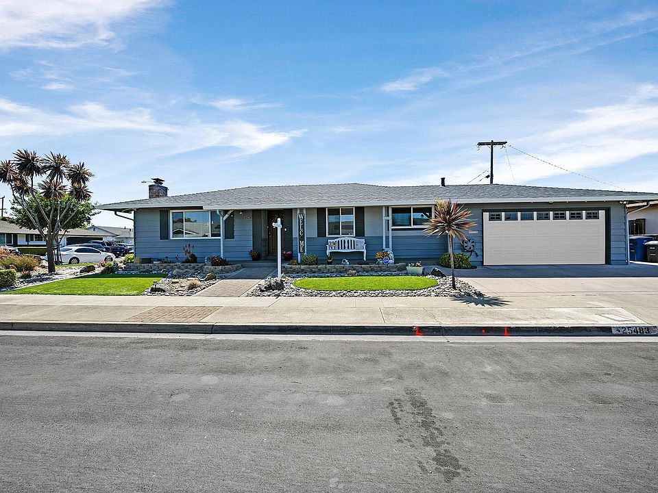 1st image of 25483 Lindenwood Way