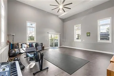38 Park Ave — Photo 21