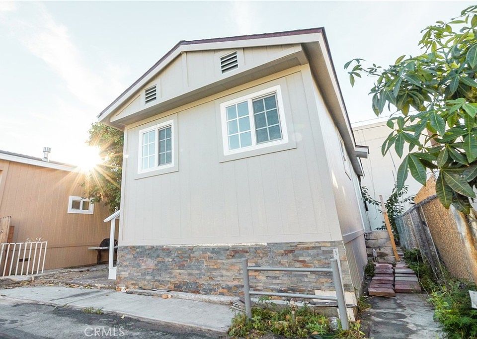 1st image of 7337 Ethel Ave #14