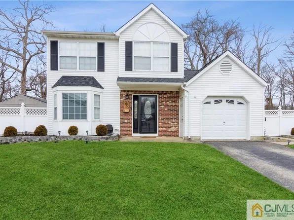 36 Hialeah Ct, Howell, NJ 07731