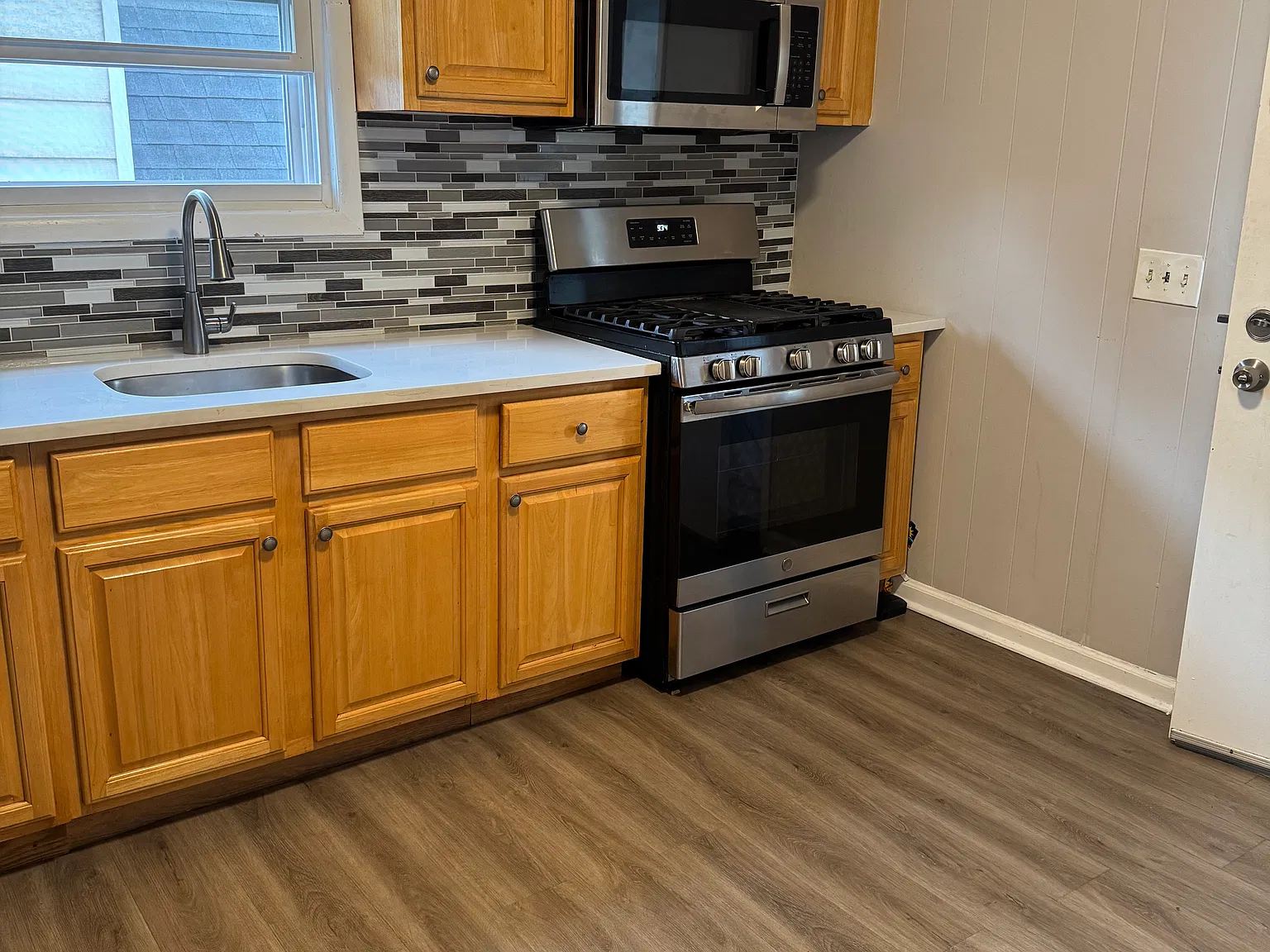 213 Amity St — Photo 1