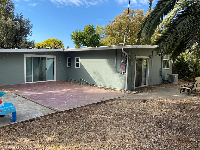 908 Gregory Pl — Photo 11