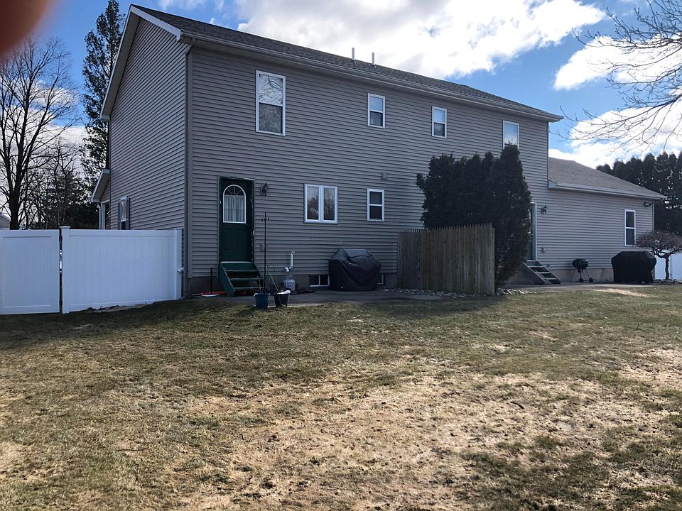 2nd image of 1418 Evergreen Ave
