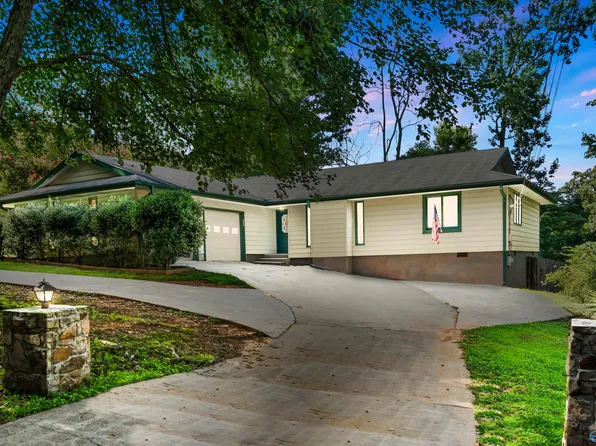 225 Eastview Dr, Madison, AL 35758