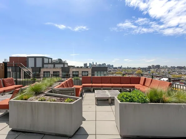 1100 Maxwell Lane image 14 of 17