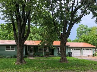 301 S Karner Ave, Altamont, KS 67330