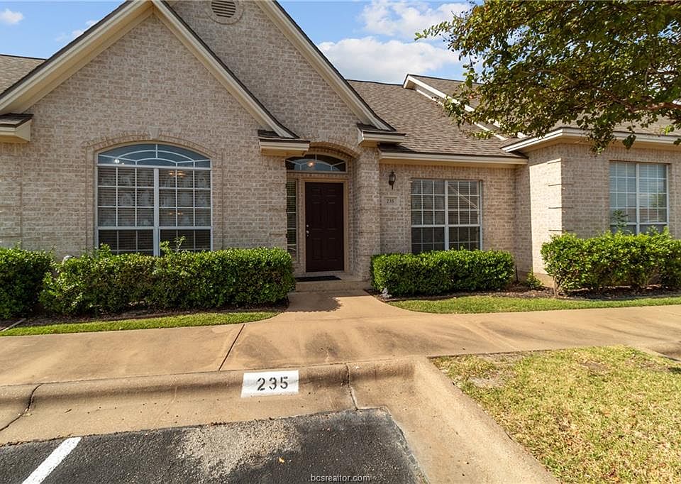 1st image of 235 Navarro Dr