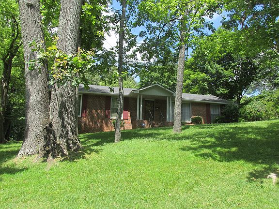 3rd image of 409 Sugar Tree Dr