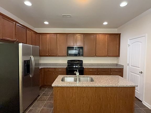 5th image of 204 Ashmore Ln