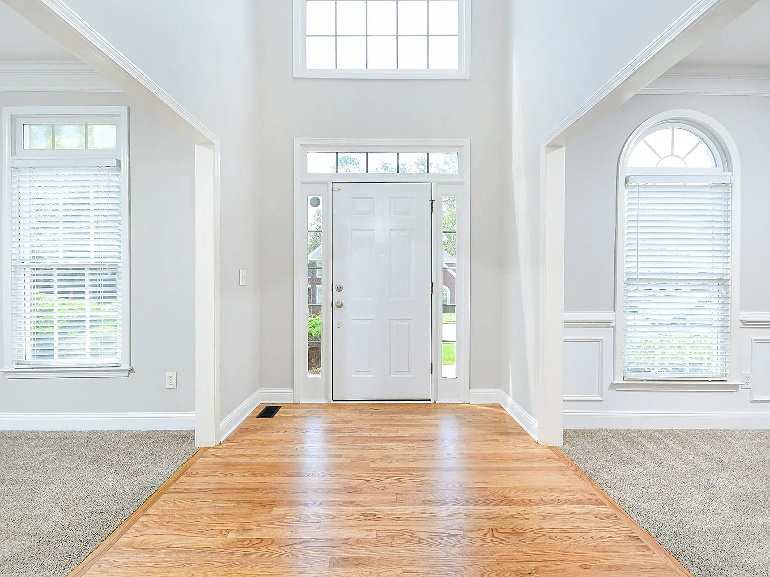4533 Fairecroft Terrace — Photo 2