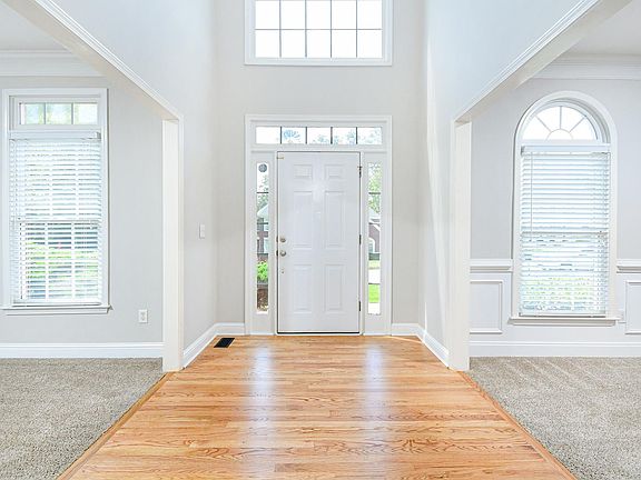 2nd image of 4533 Fairecroft Ter