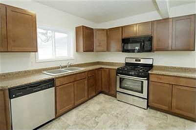 2nd image of 32 Gordon Blvd